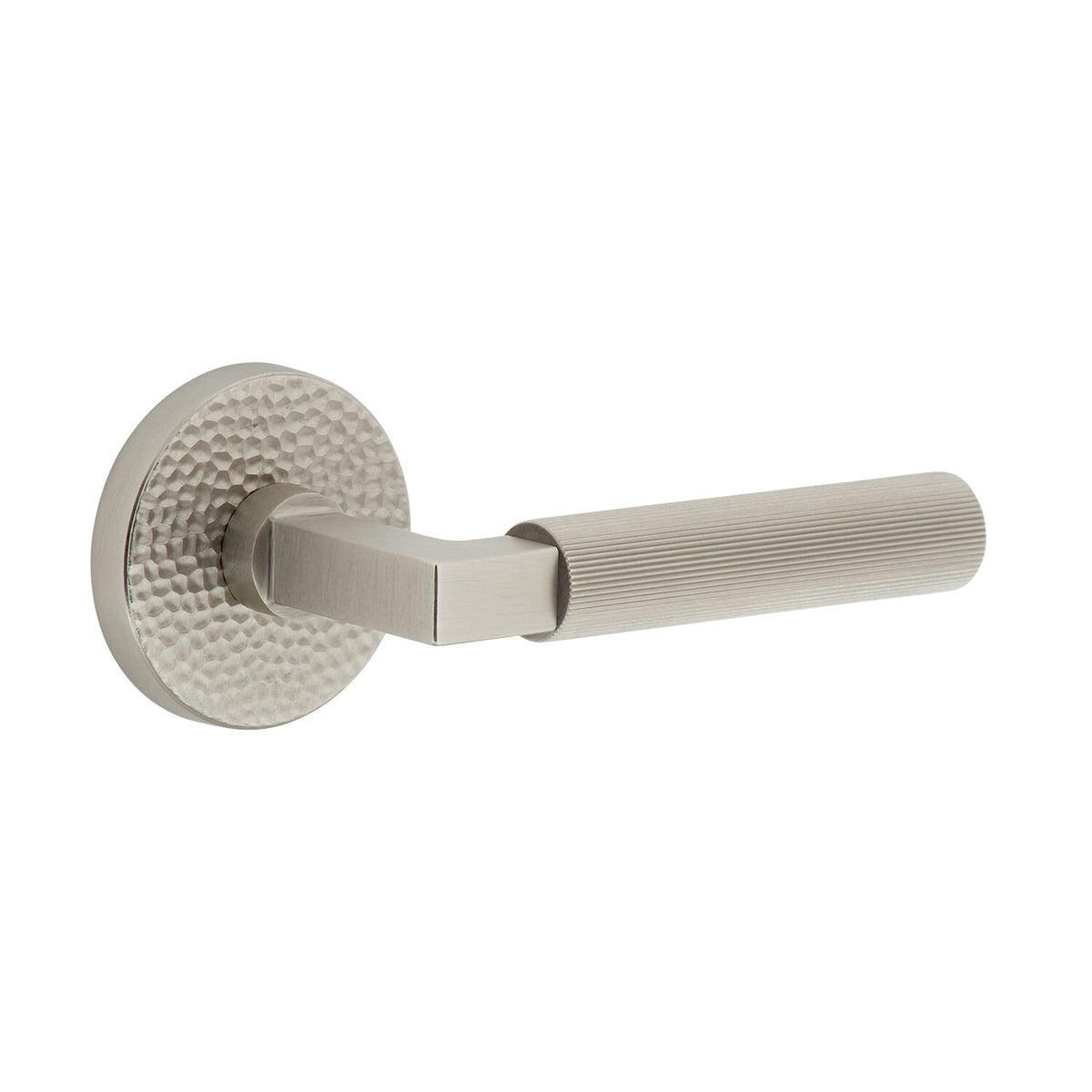 Circolo Hammered Rosette with Contempo Fluted Lever in Satin Nickel