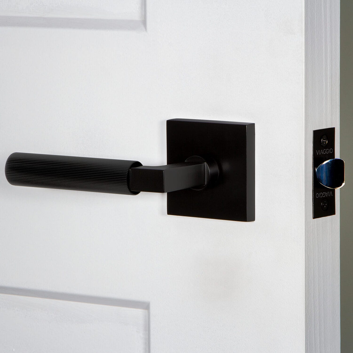 Quadrato Rosette with Contempo Fluted Lever in Satin Black