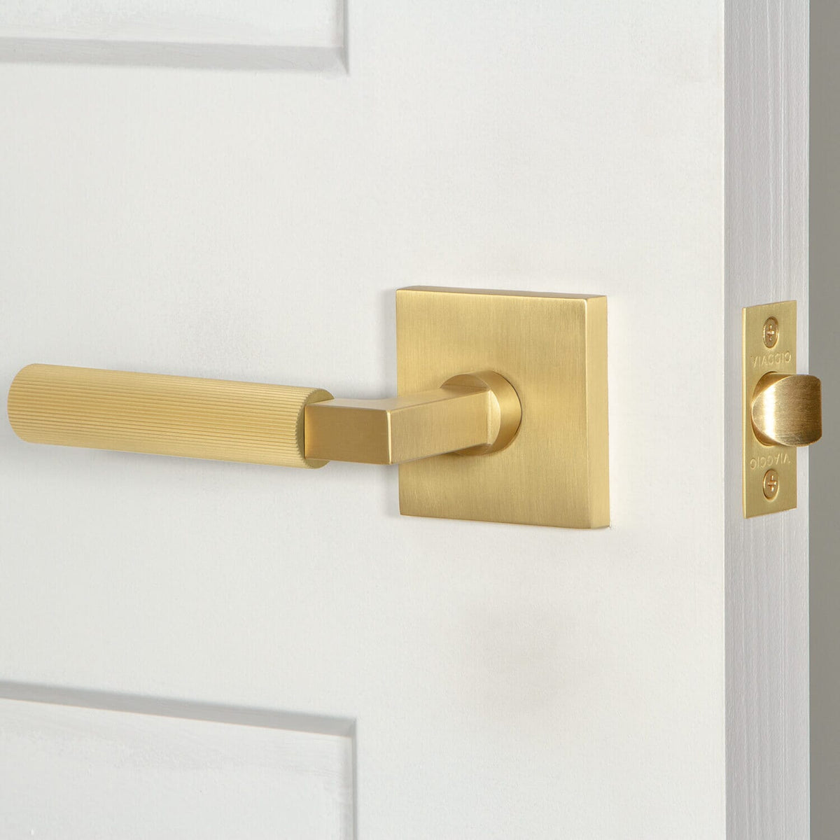 Quadrato Rosette with Contempo Fluted Lever in Satin Brass