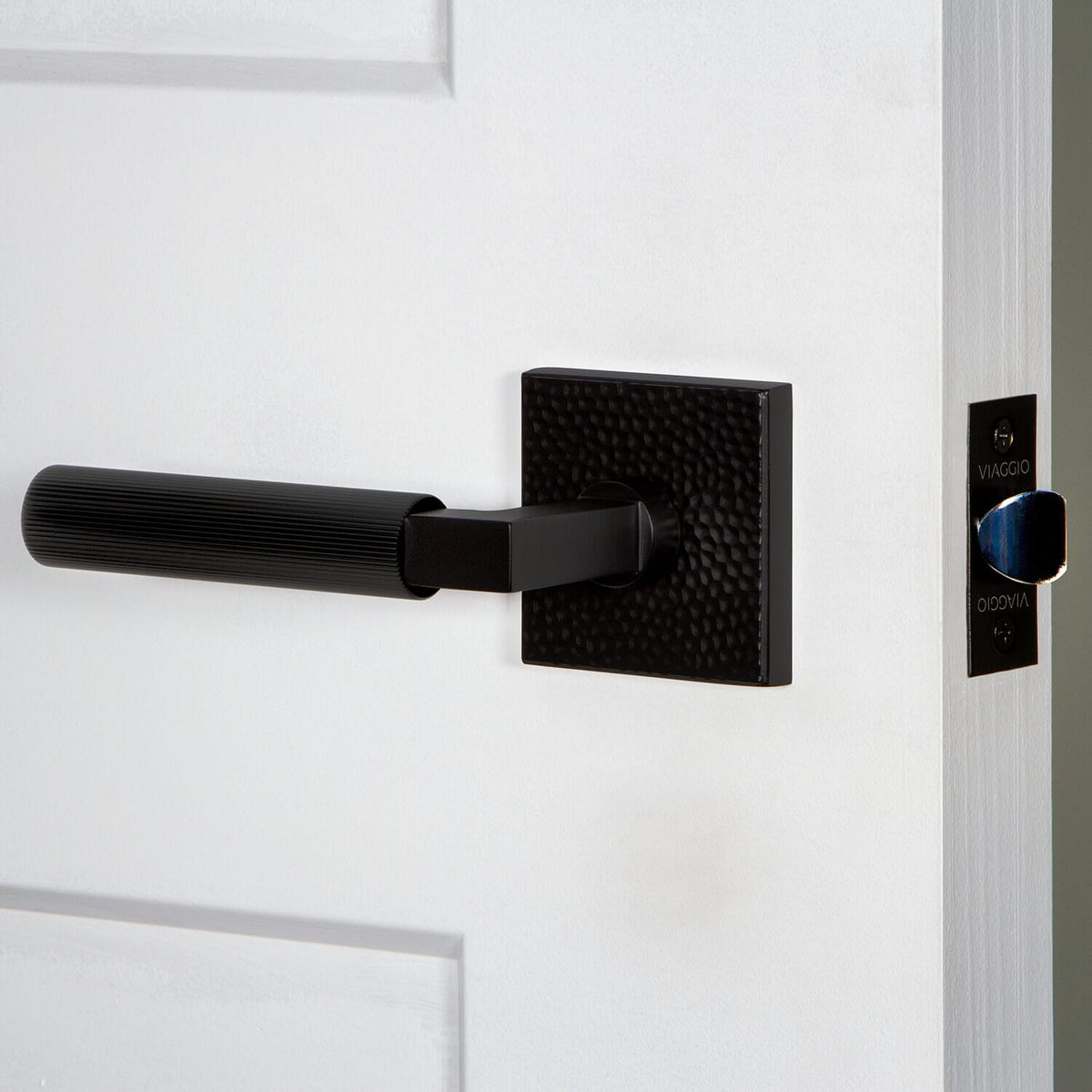 Quadrato Hammered Rosette with Contempo Fluted Lever in Satin Black