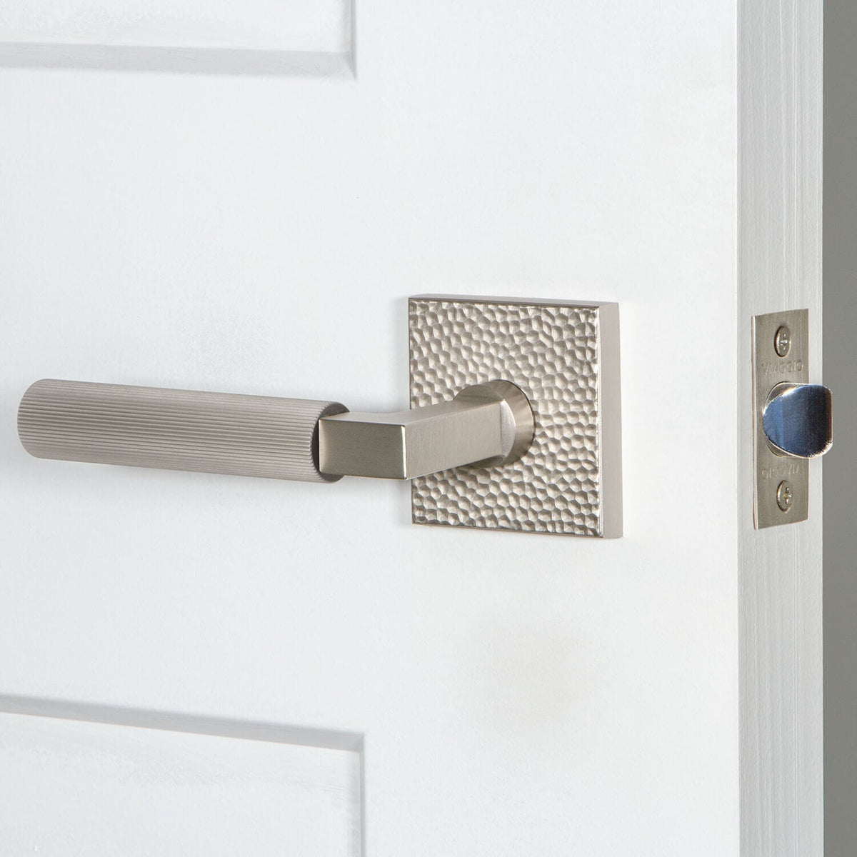 Quadrato Hammered Rosette with Contempo Fluted Lever in Satin Nickel