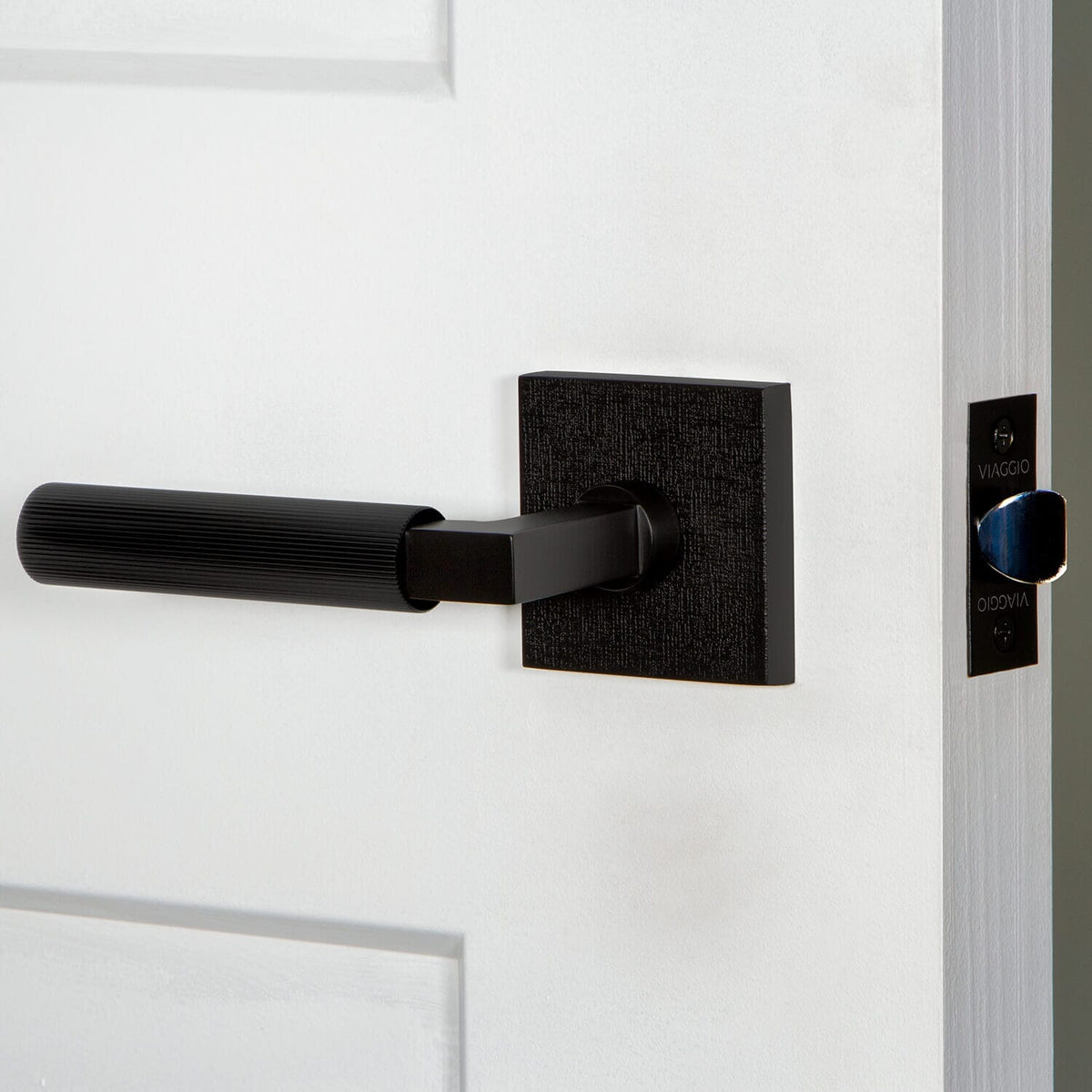 Quadrato Linen Rosette with Contempo Fluted Lever in Satin Black