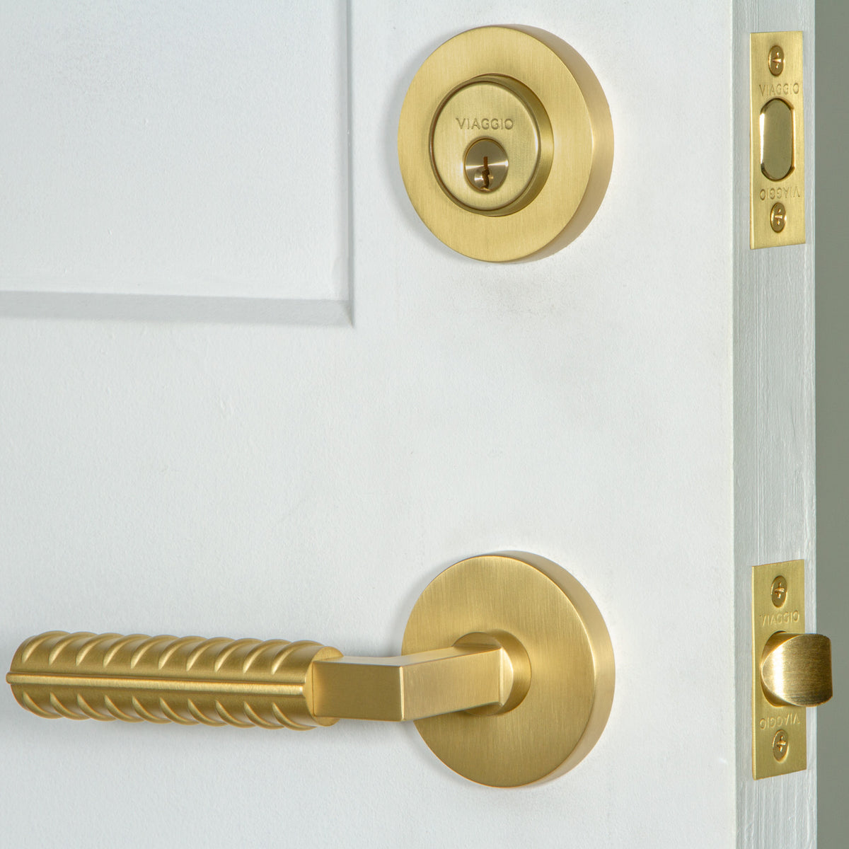 Circolo Rosette Entry Set with Contempo Rebar Lever in Satin Brass