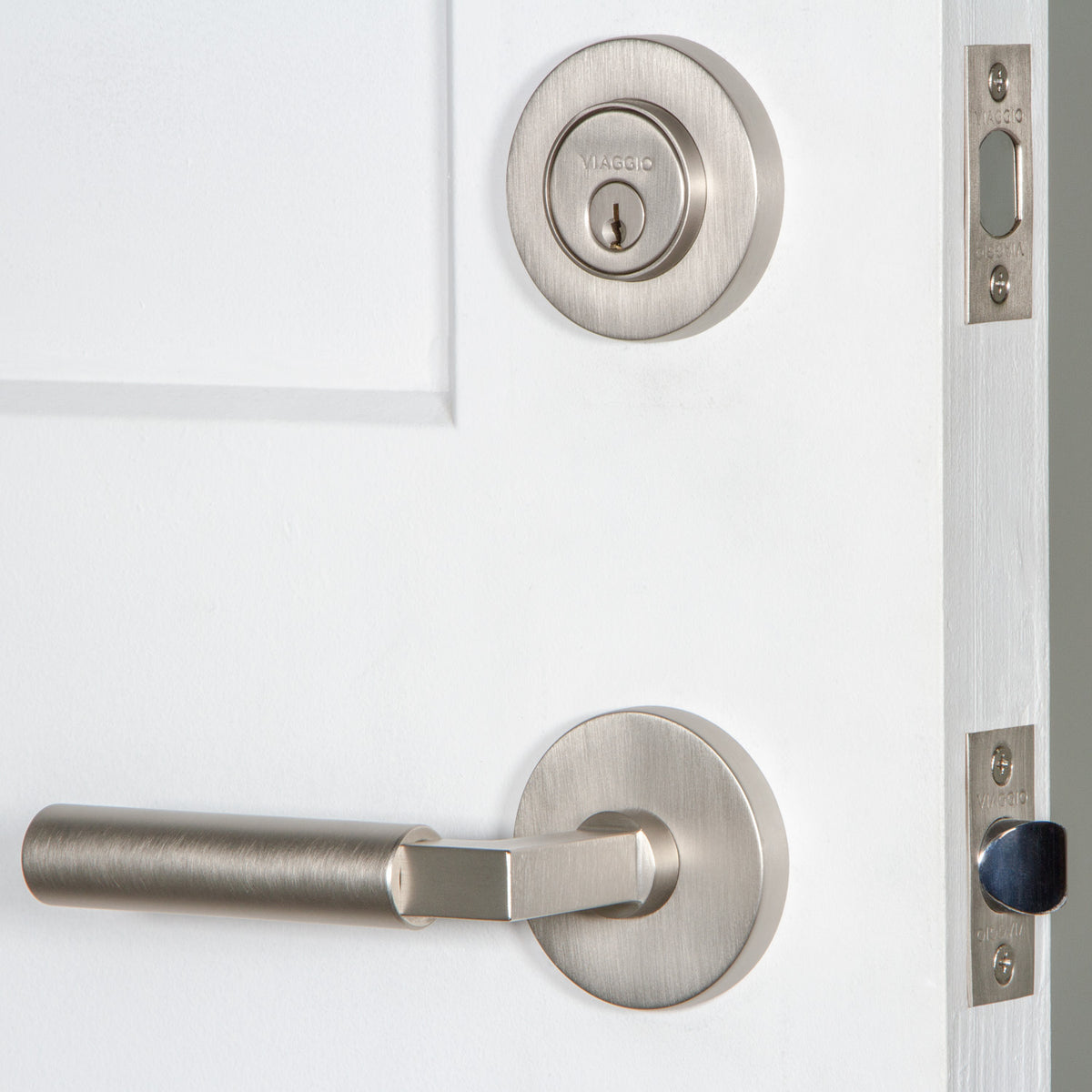 Circolo Rosette Entry Set with Contempo Lever in Satin Nickel