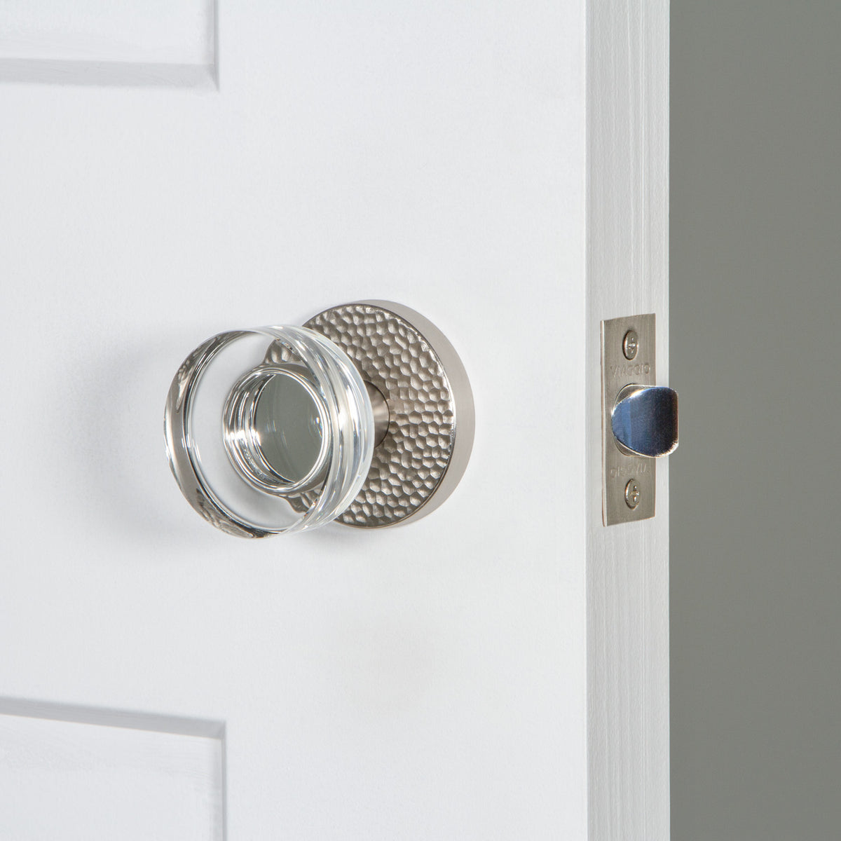 Circolo Hammered Rosette with Circolo Crystal Knob in Satin Nickel