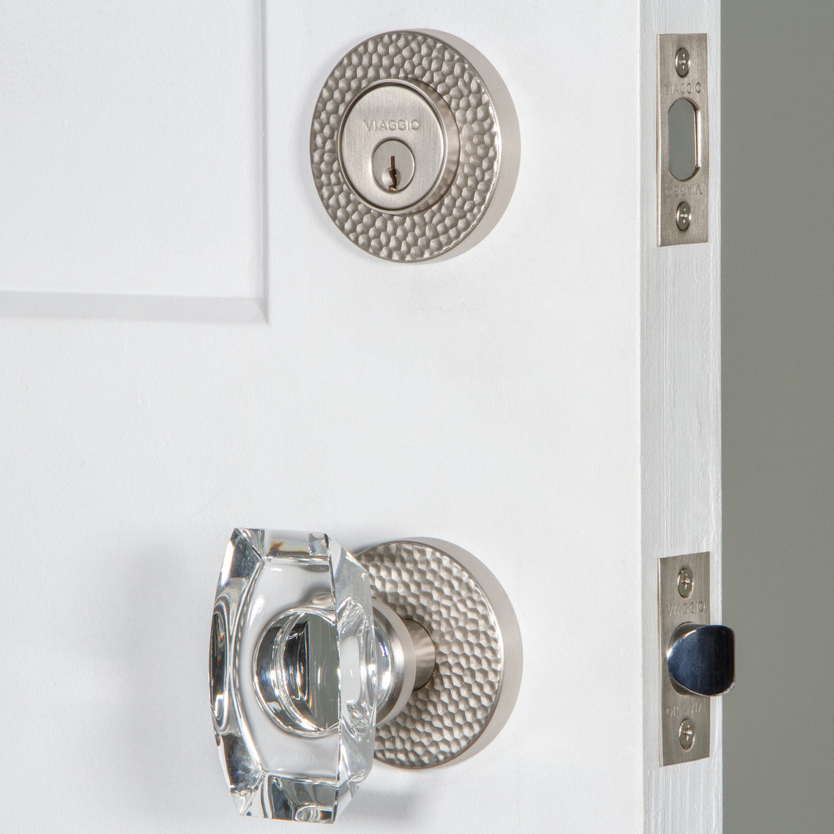 Circolo Hammered Rosette Entry Set with Stella Knob in Satin Nickel