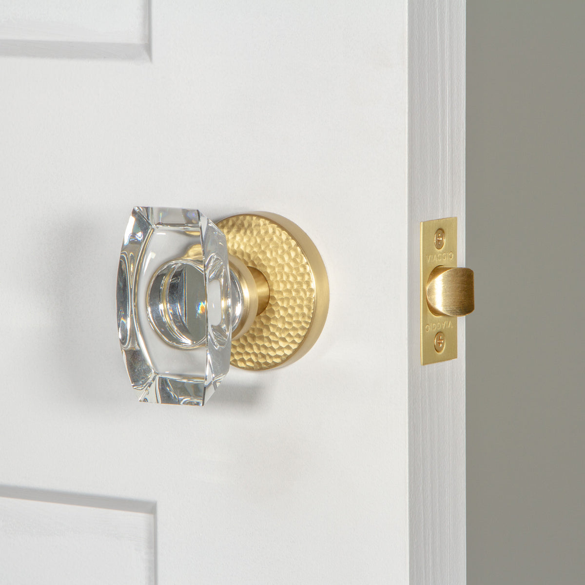 Circolo Hammered Rosette with Stella Crystal Knob in Satin Brass