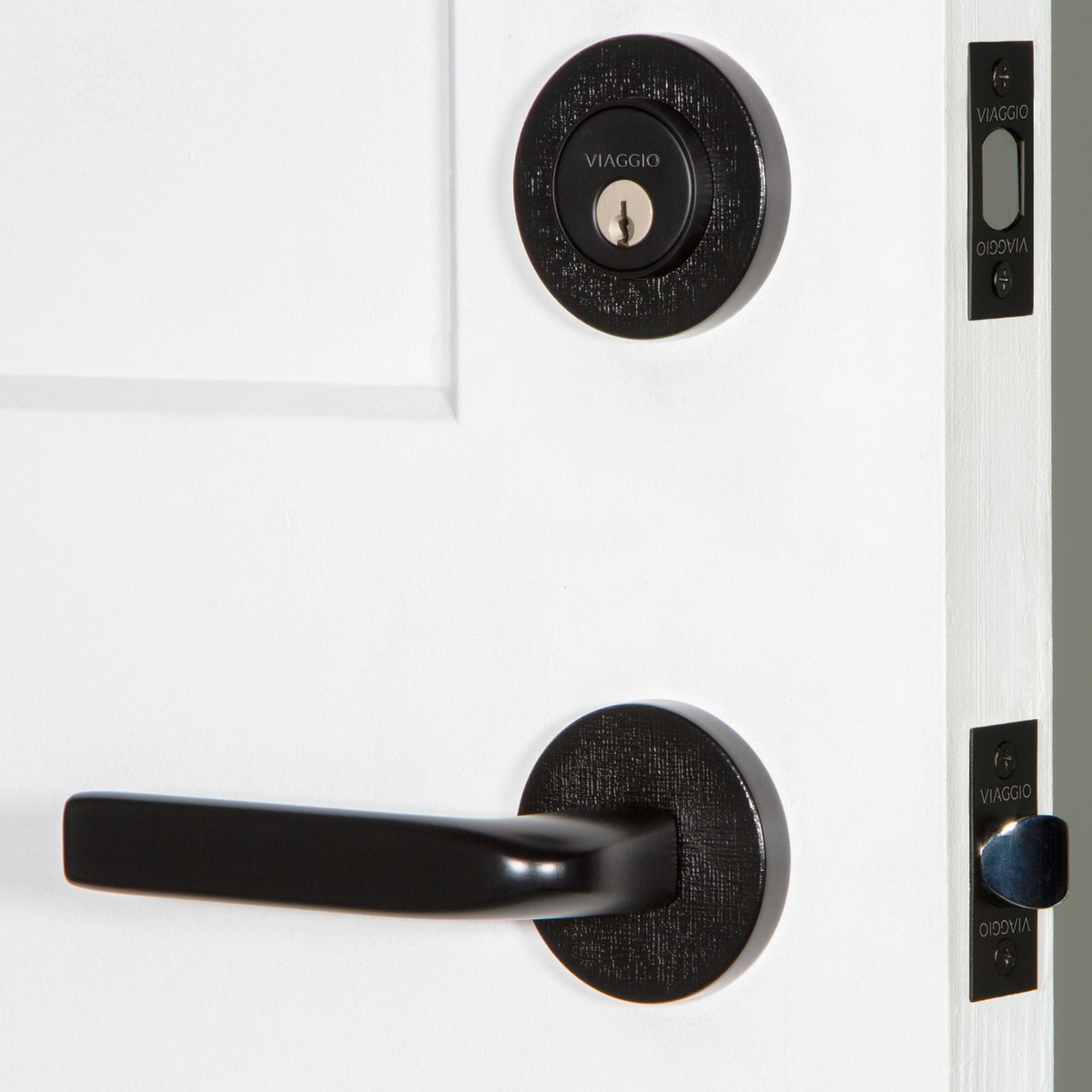 Circolo Linen Rosette Entry Set with Bella Lever in Satin Black