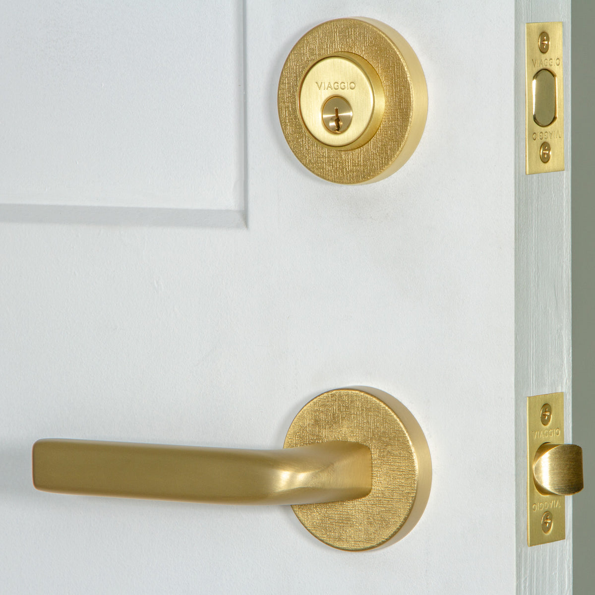Circolo Linen Rosette Entry Set with Bella Lever in Satin Brass