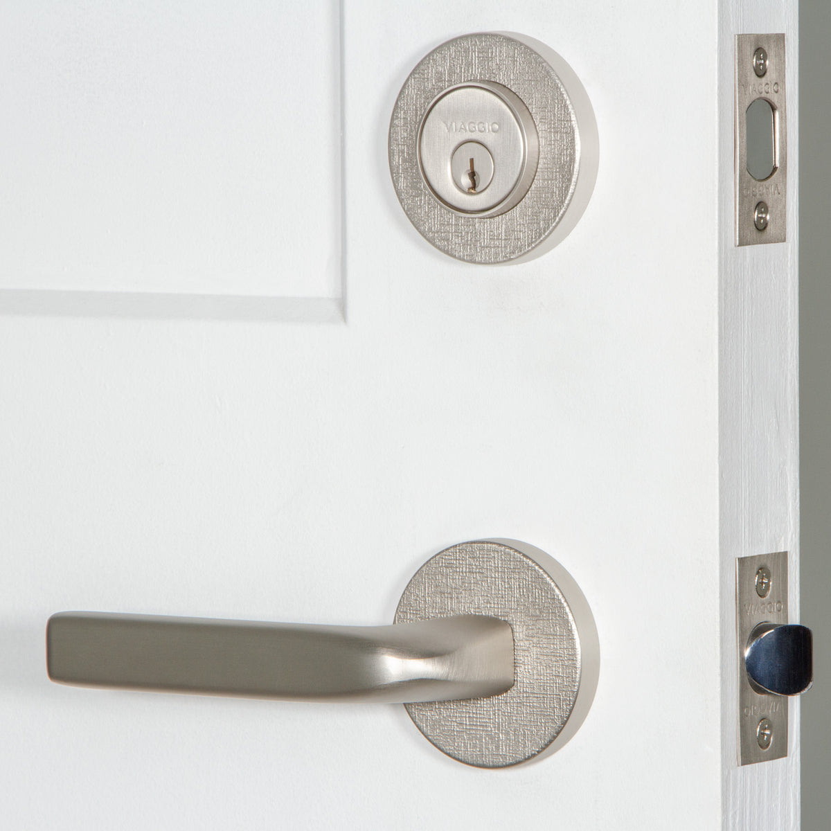 Circolo Linen Rosette Entry Set with Bella Lever in Satin Nickel