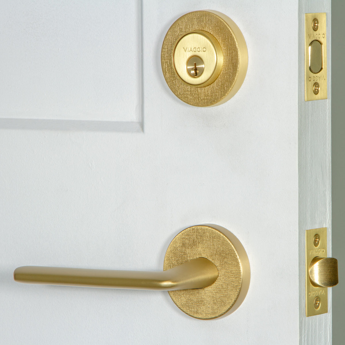 Circolo Linen Rosette Entry Set with Brezza Lever in Satin Brass