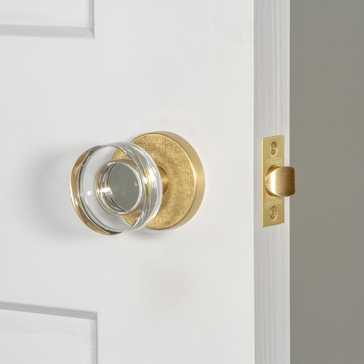 Circolo Linen Rosette with Circolo Crystal Knob in Satin Brass