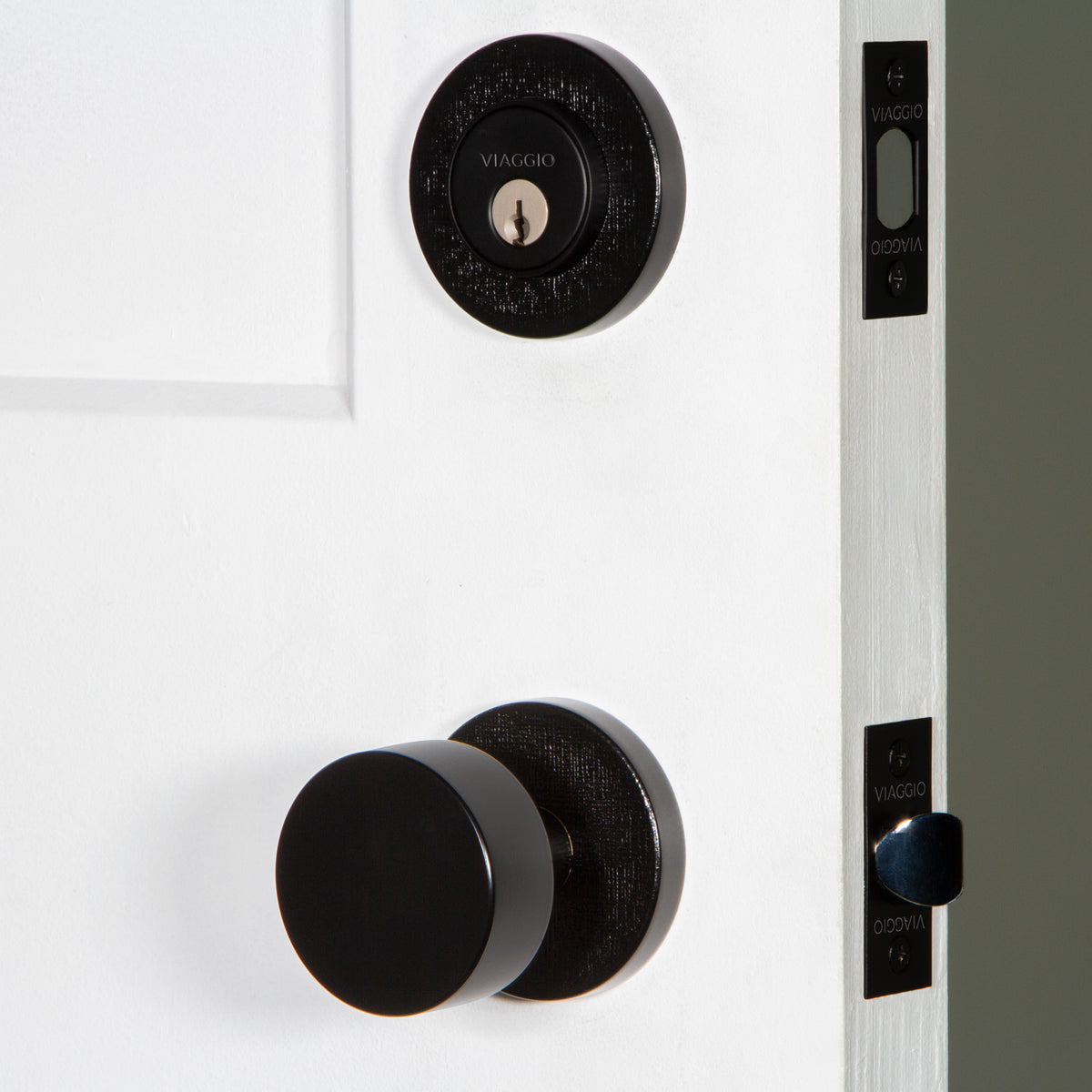 Circolo Linen Rosette Entry Set with Circolo Knob in Satin Black