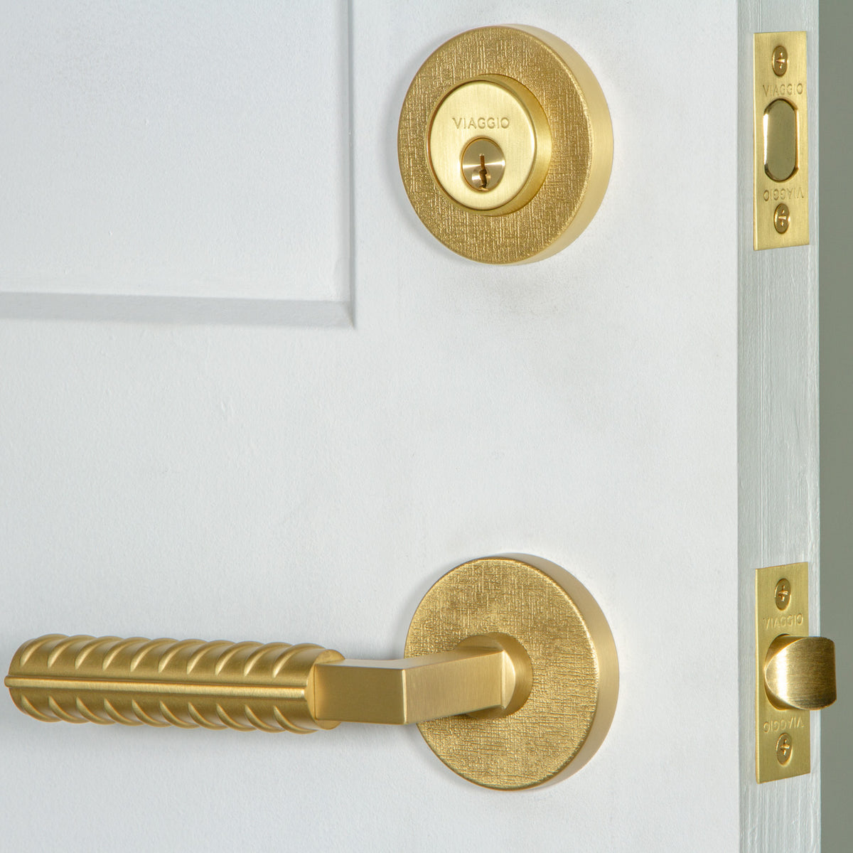 Circolo Linen Rosette Entry Set with Contempo Rebar Lever in Satin Brass