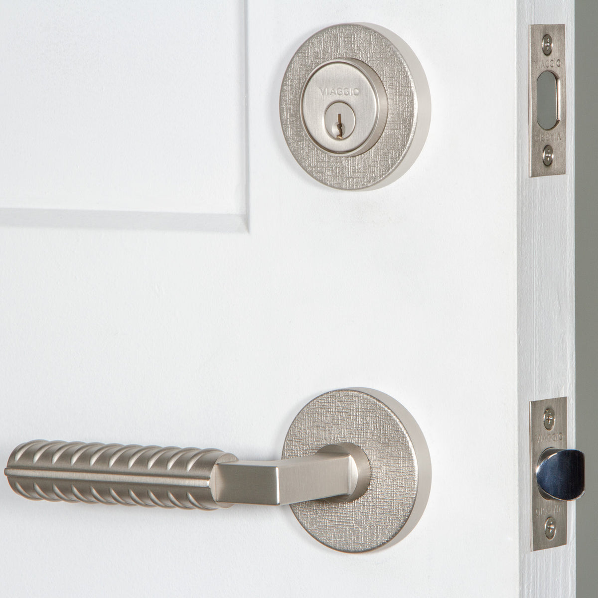 Circolo Linen Rosette Entry Set with Contempo Rebar Lever in Satin Nickel