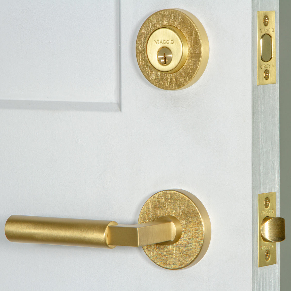 Circolo Linen Rosette Entry Set with Contempo Lever in Satin Brass