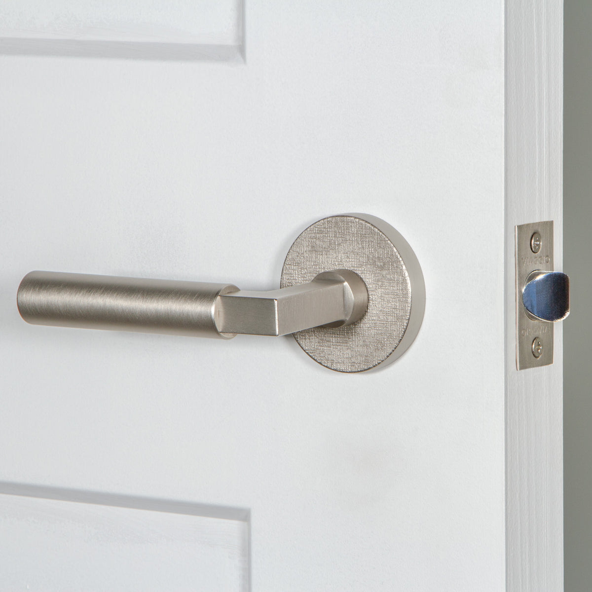 Circolo Linen Rosette with Contempo Lever in Satin Nickel