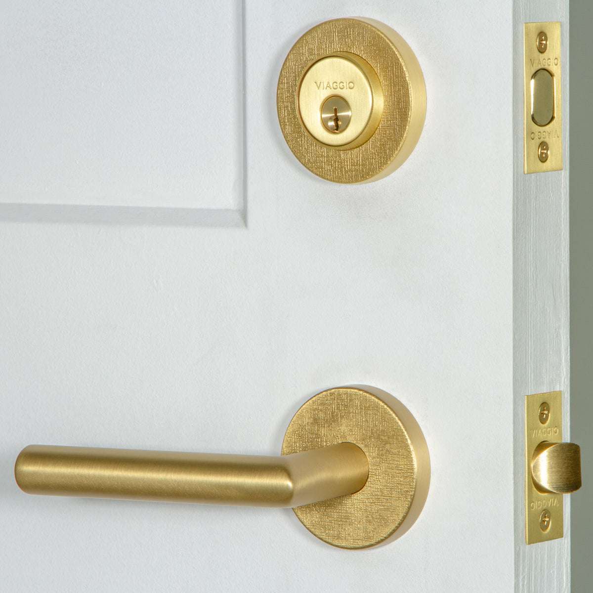 Circolo Linen Rosette Entry Set with Moderno Lever in Satin Brass