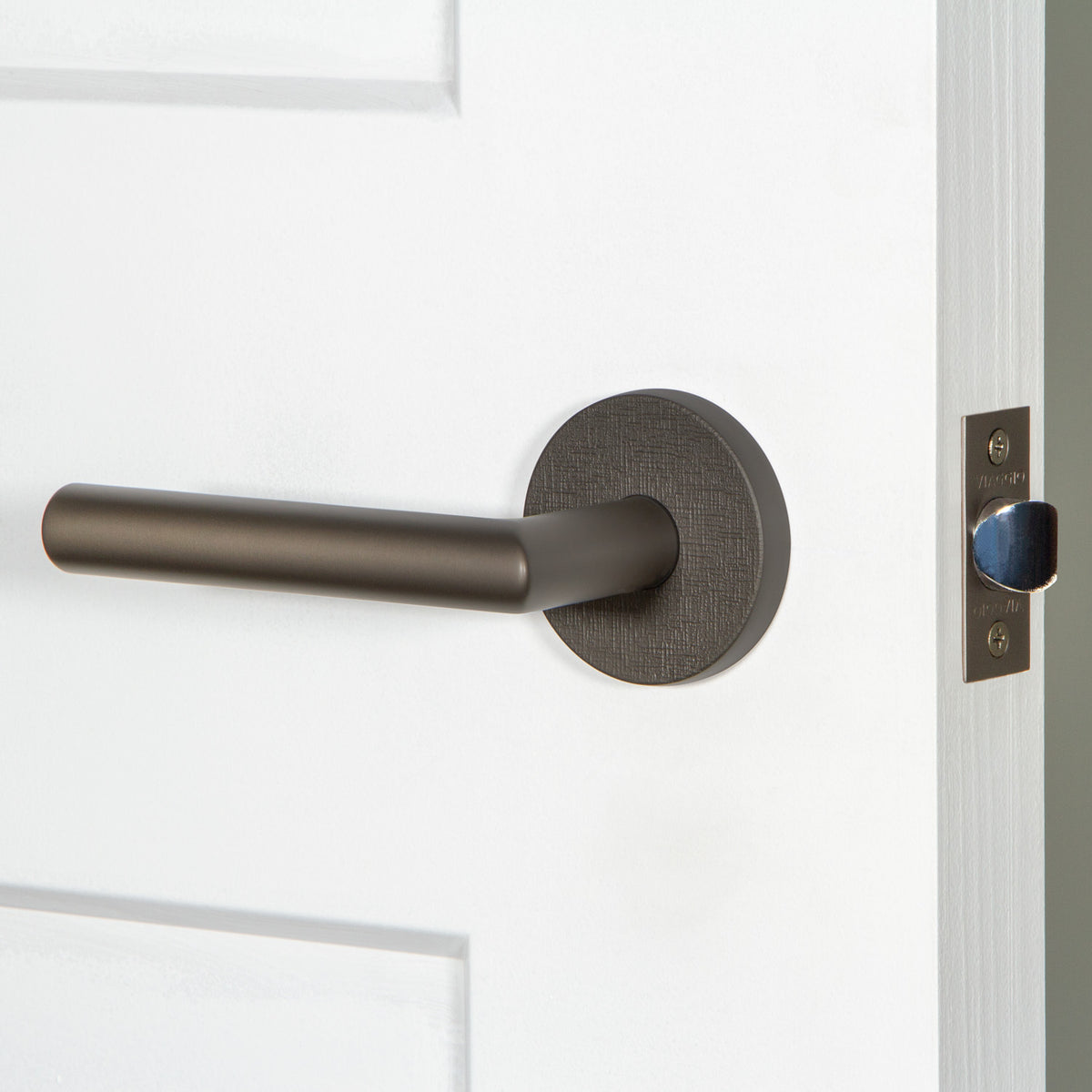 Circolo Linen Rosette with Moderno Lever in Titanium Gray