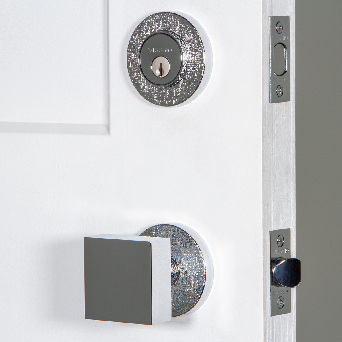 Circolo Linen Rosette Entry Set with Quadrato Knob in Bright Chrome