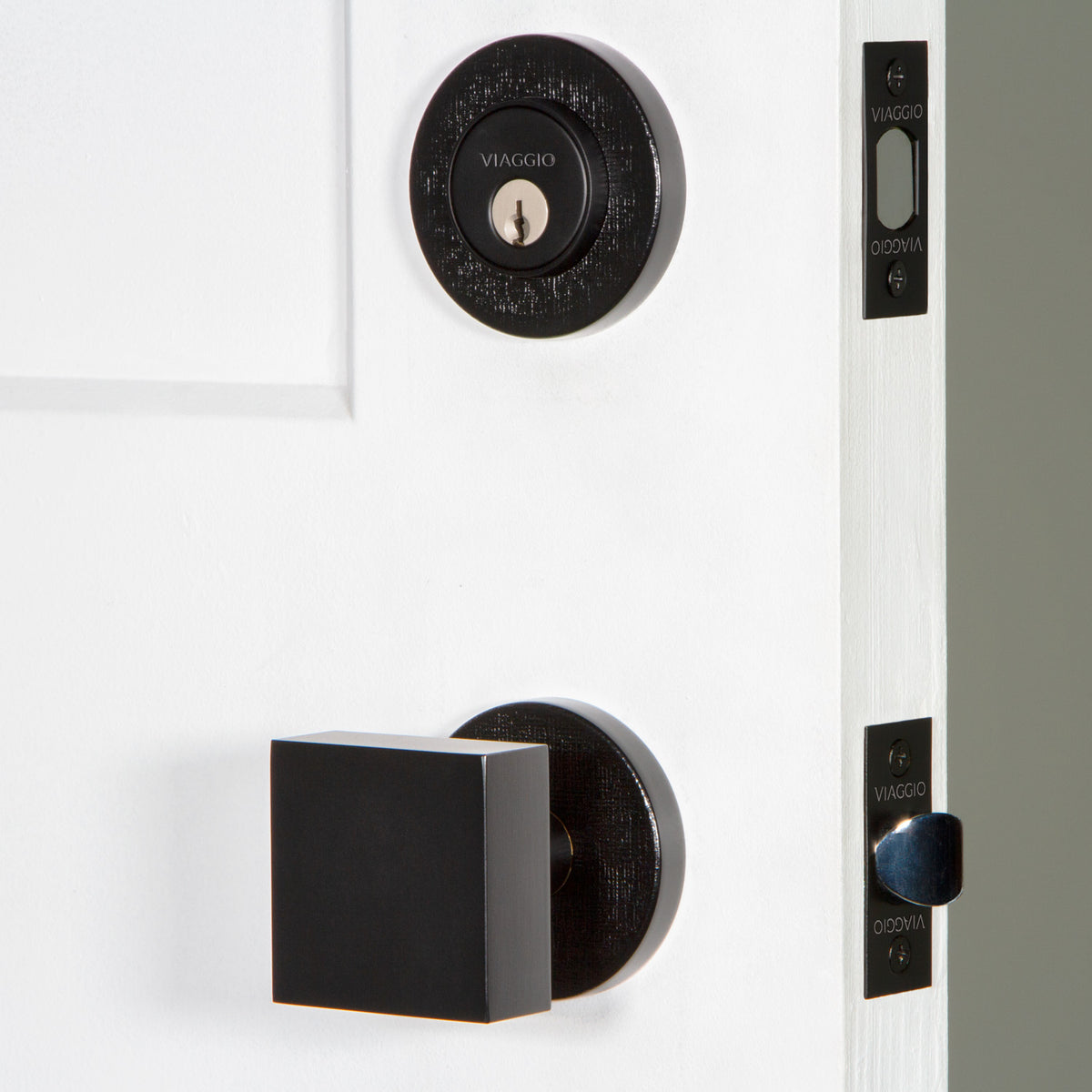 Circolo Linen Rosette Entry Set with Quadrato Knob in Satin Black