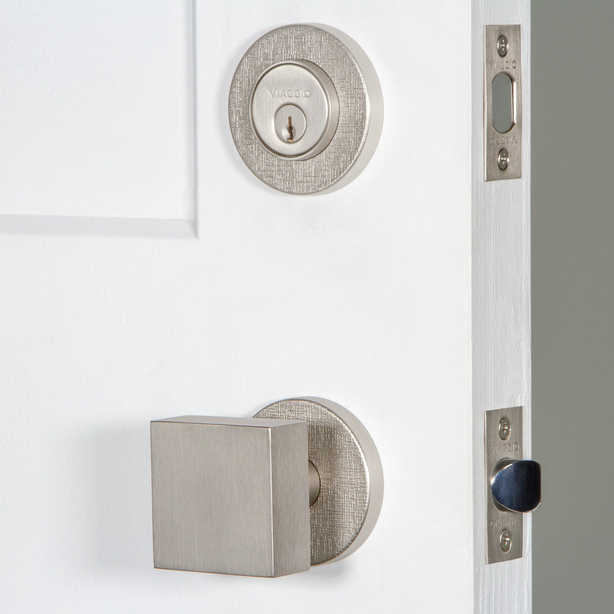 Circolo Linen Rosette Entry Set with Quadrato Knob in Satin Nickel