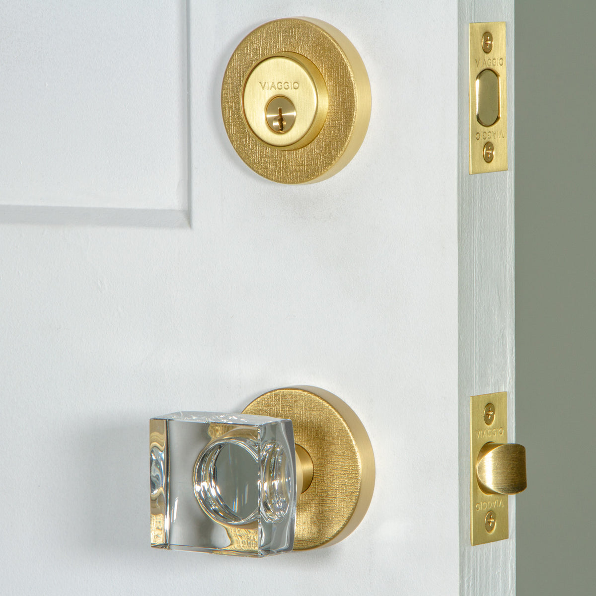 Circolo Linen Rosette Entry Set with Quadrato Crystal Knob in Satin Brass