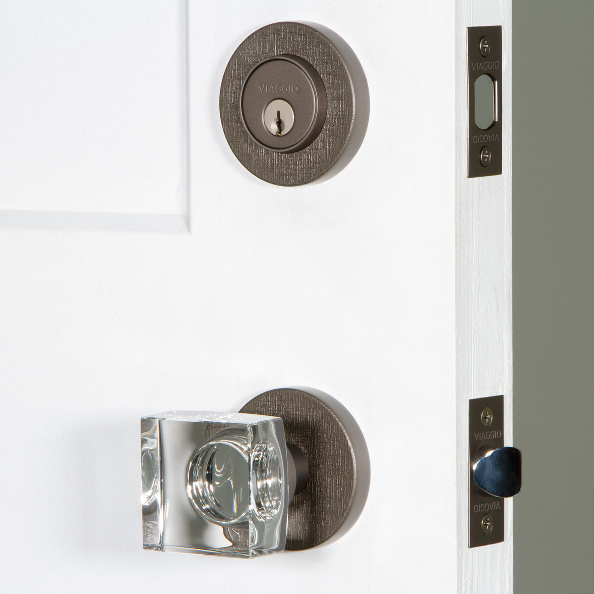 Circolo Linen Rosette Entry Set with Quadrato Crystal Knob in Titanium Gray