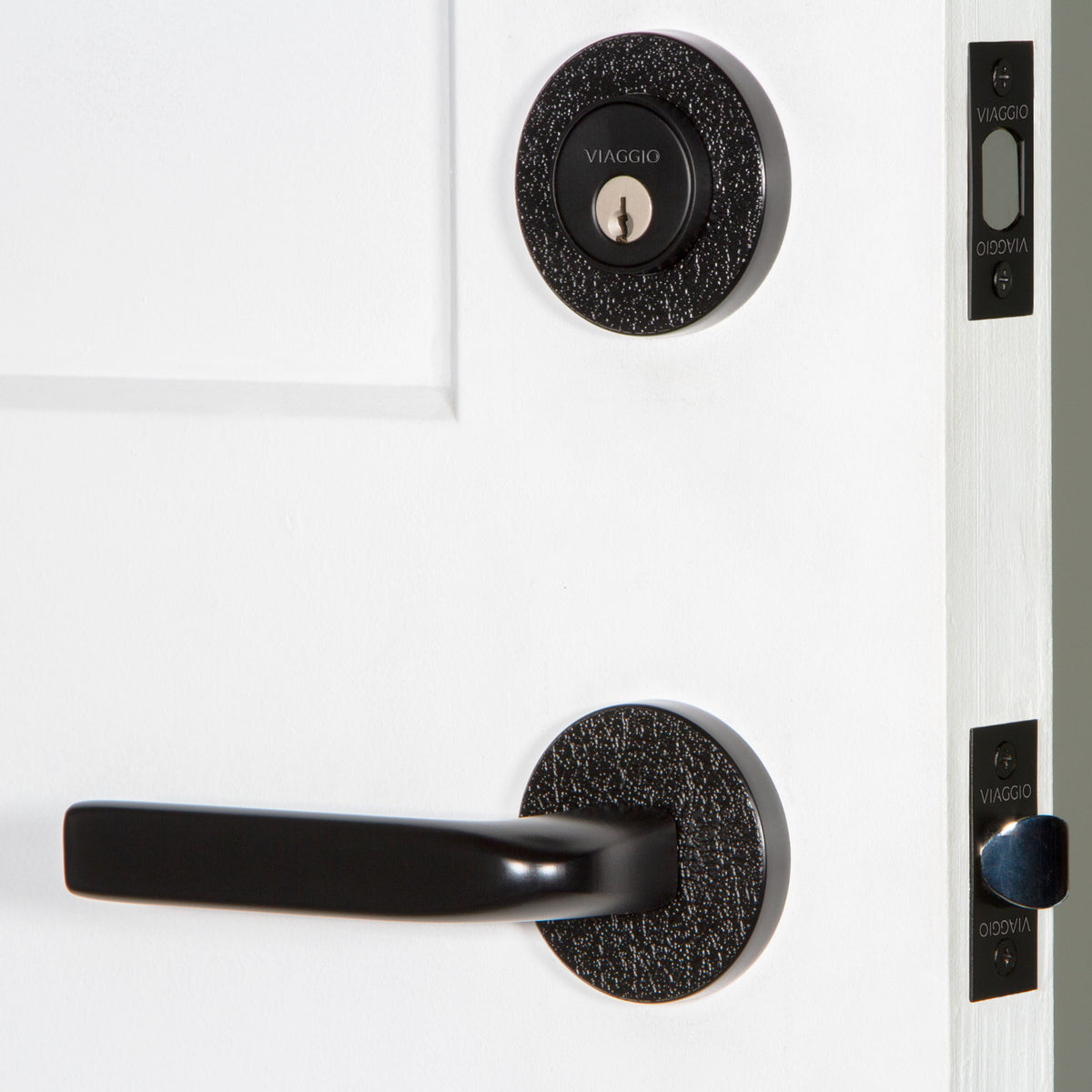 Circolo Leather Rosette Entry Set with Bella Lever in Satin Black