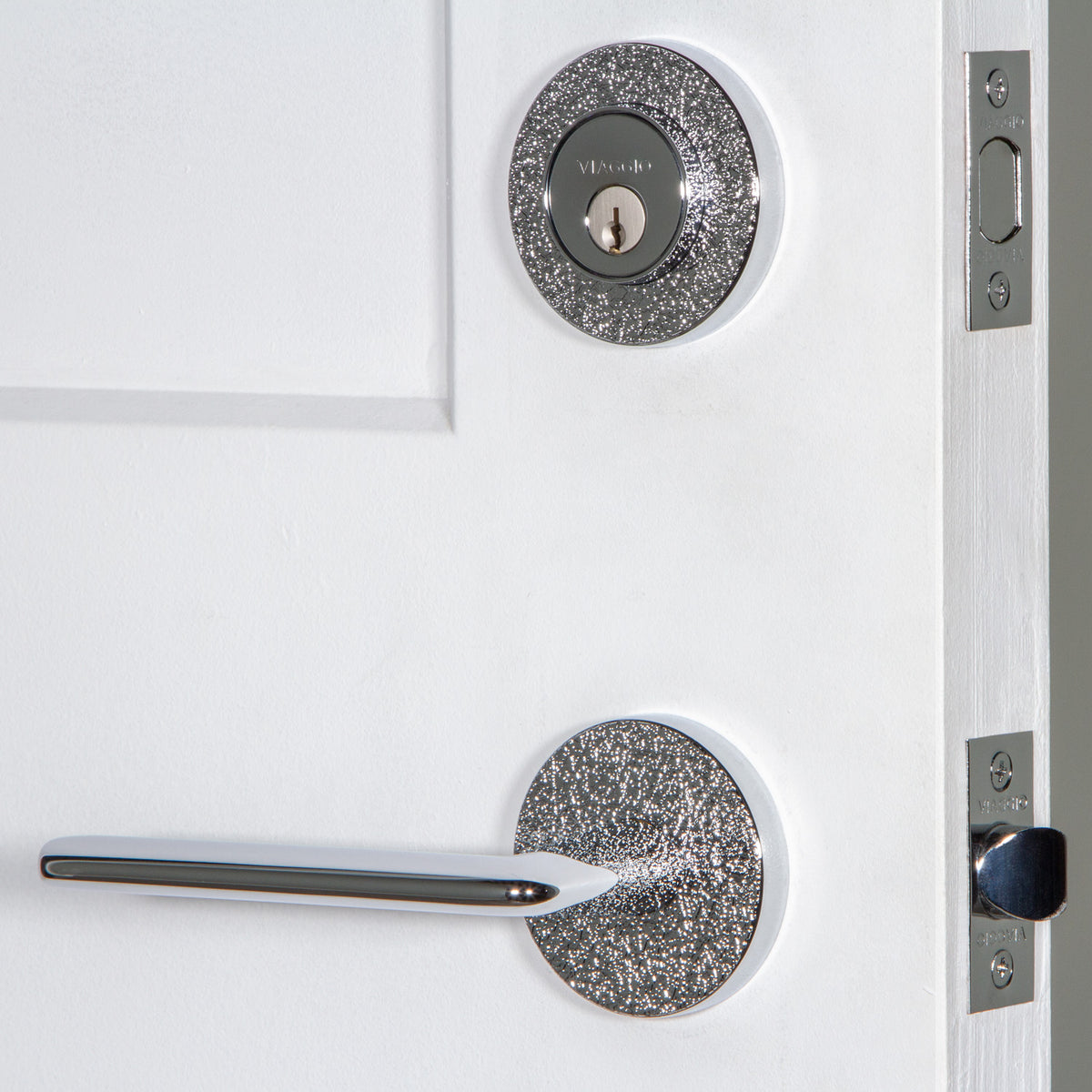 Circolo Leather Rosette Entry Set with Brezza Lever in Bright Chrome