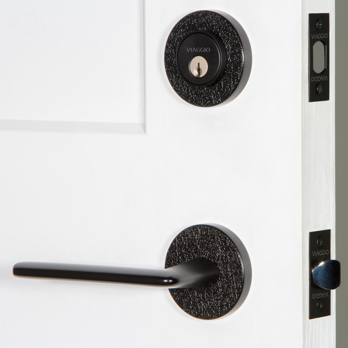 Circolo Leather Rosette Entry Set with Brezza Lever in Satin Black