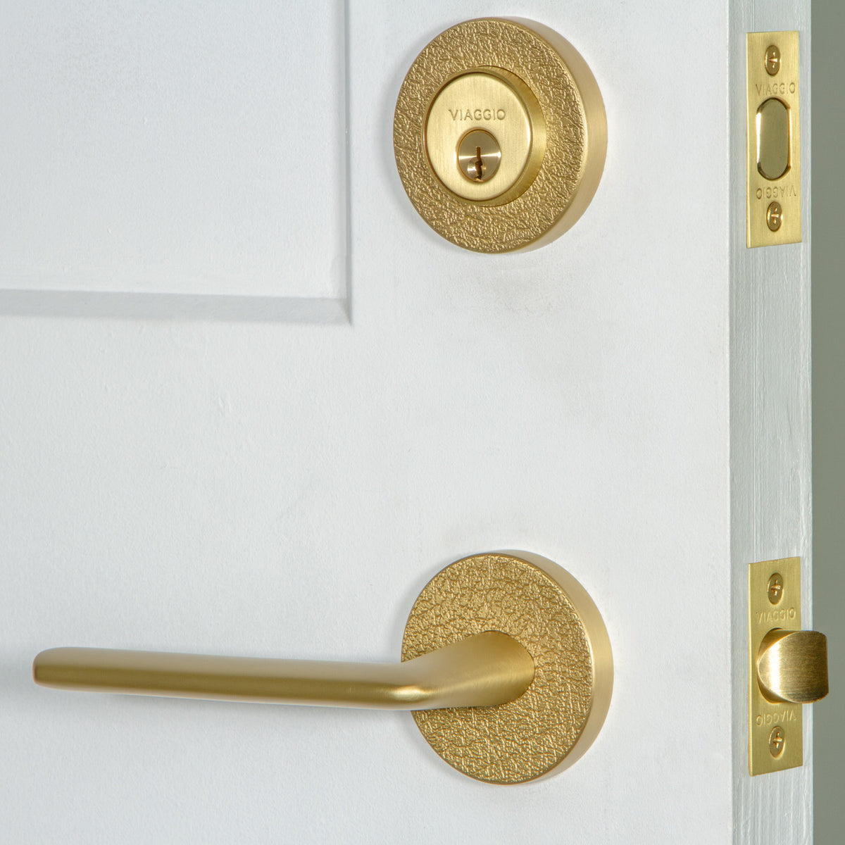 Circolo Leather Rosette Entry Set with Brezza Lever in Satin Brass