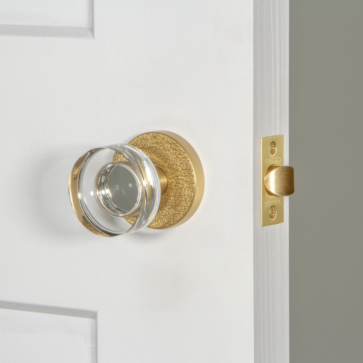 Circolo Leather Rosette with Circolo Crystal Knob in Satin Brass