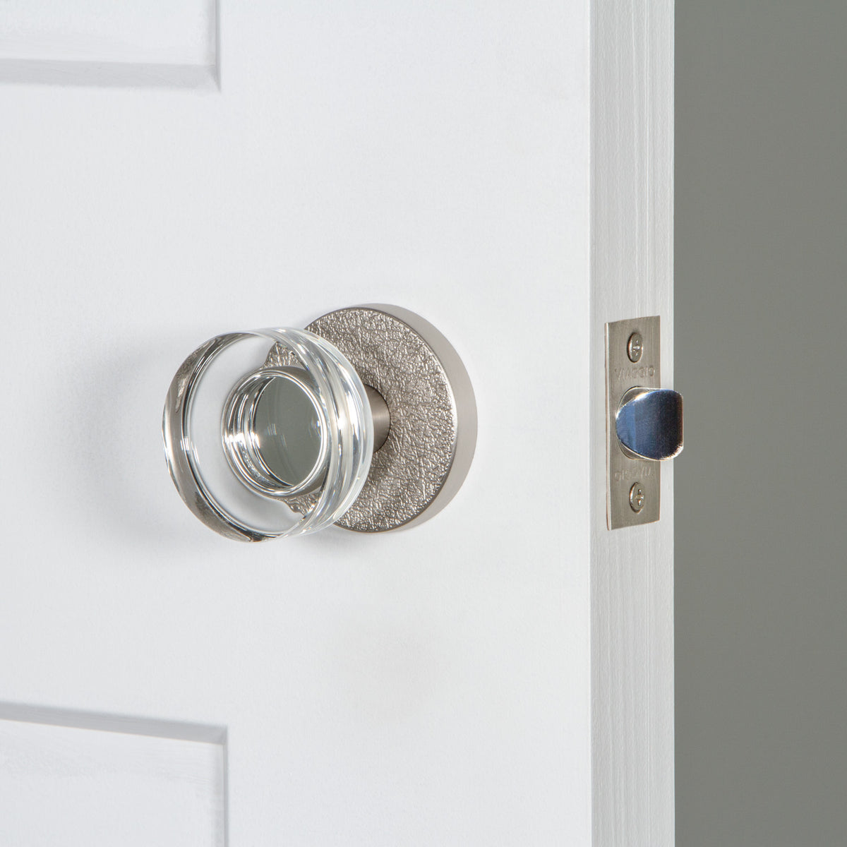 Circolo Leather Rosette with Circolo Crystal Knob in Satin Nickel