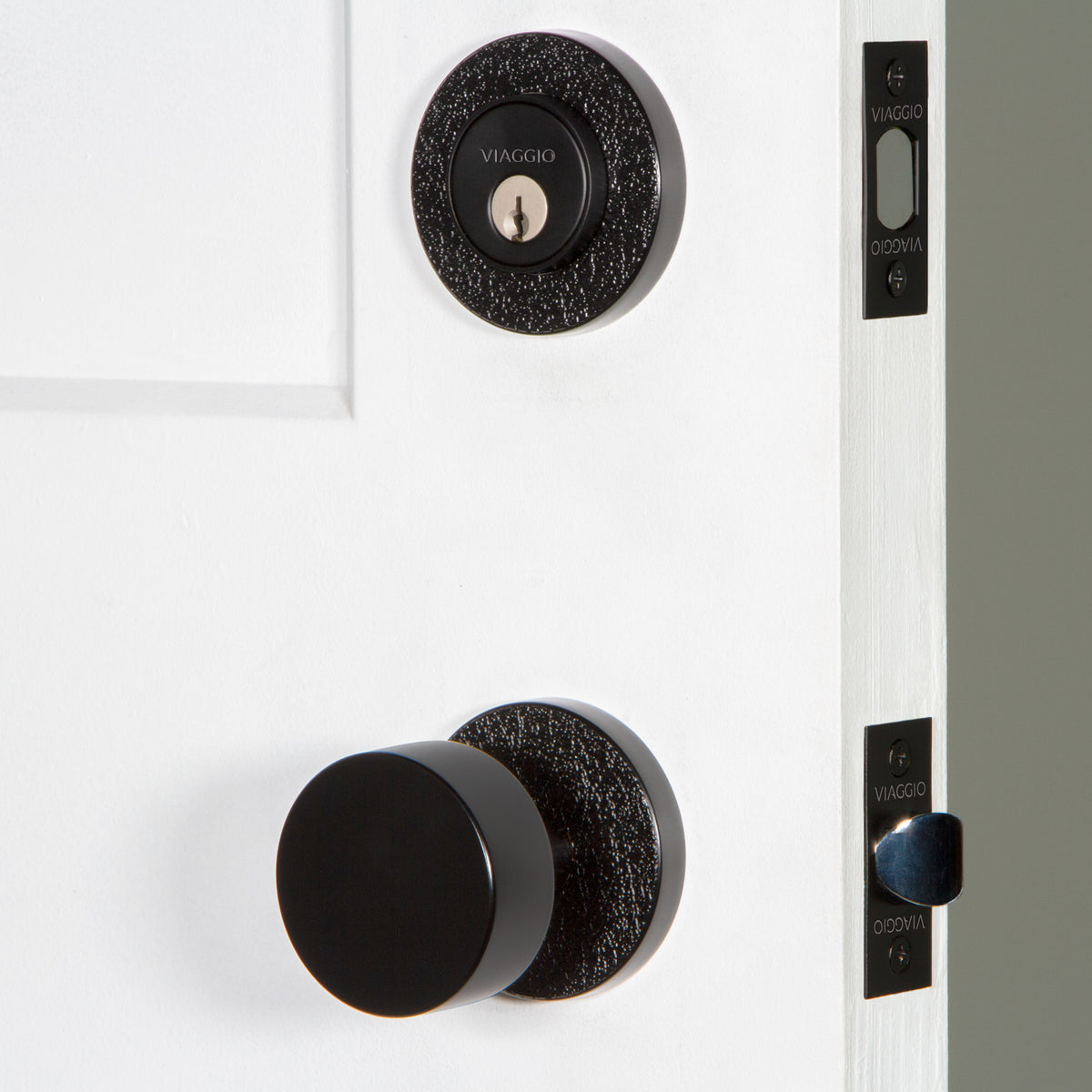 Circolo Leather Rosette Entry Set with Circolo Knob in Satin Black