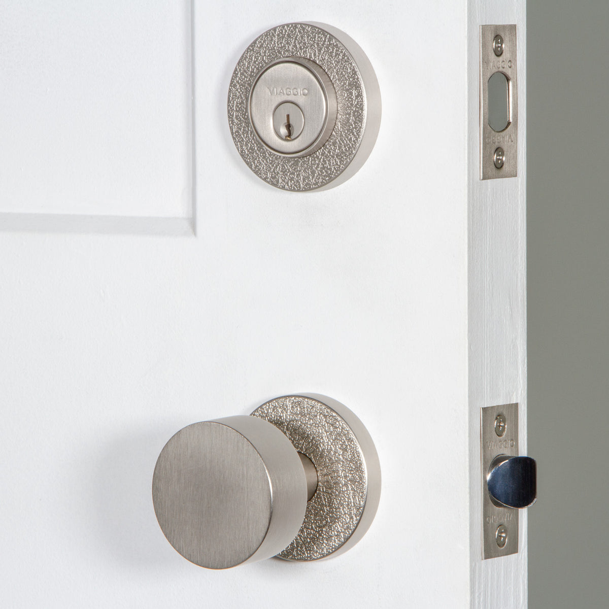 Circolo Leather Rosette Entry Set with Circolo Knob in Satin Nickel