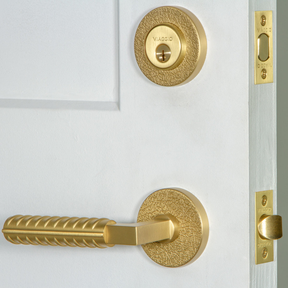 Circolo Leather Rosette Entry Set with Contempo Rebar Lever in Satin Brass