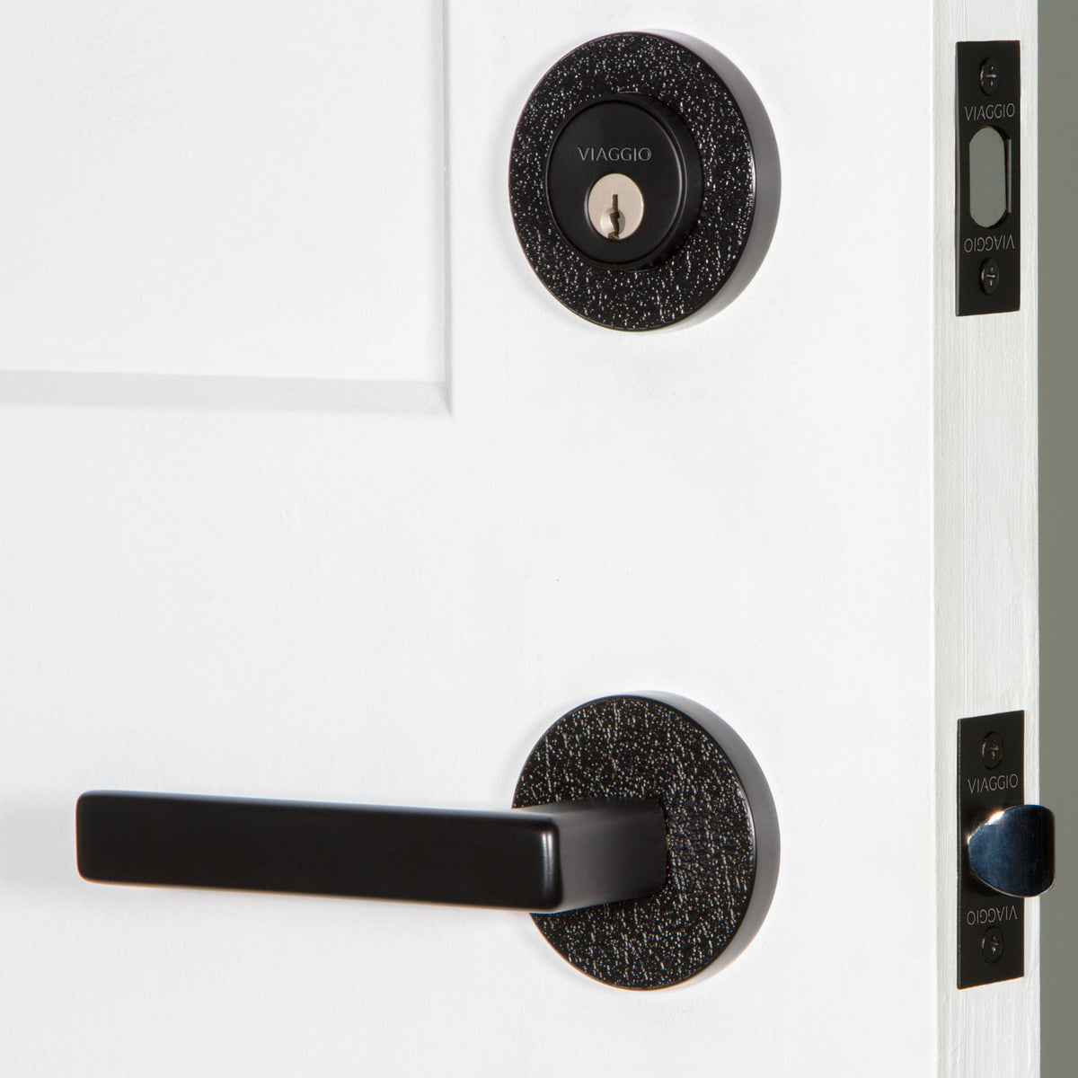 Circolo Leather Rosette Entry Set with Lusso Lever in Satin Black