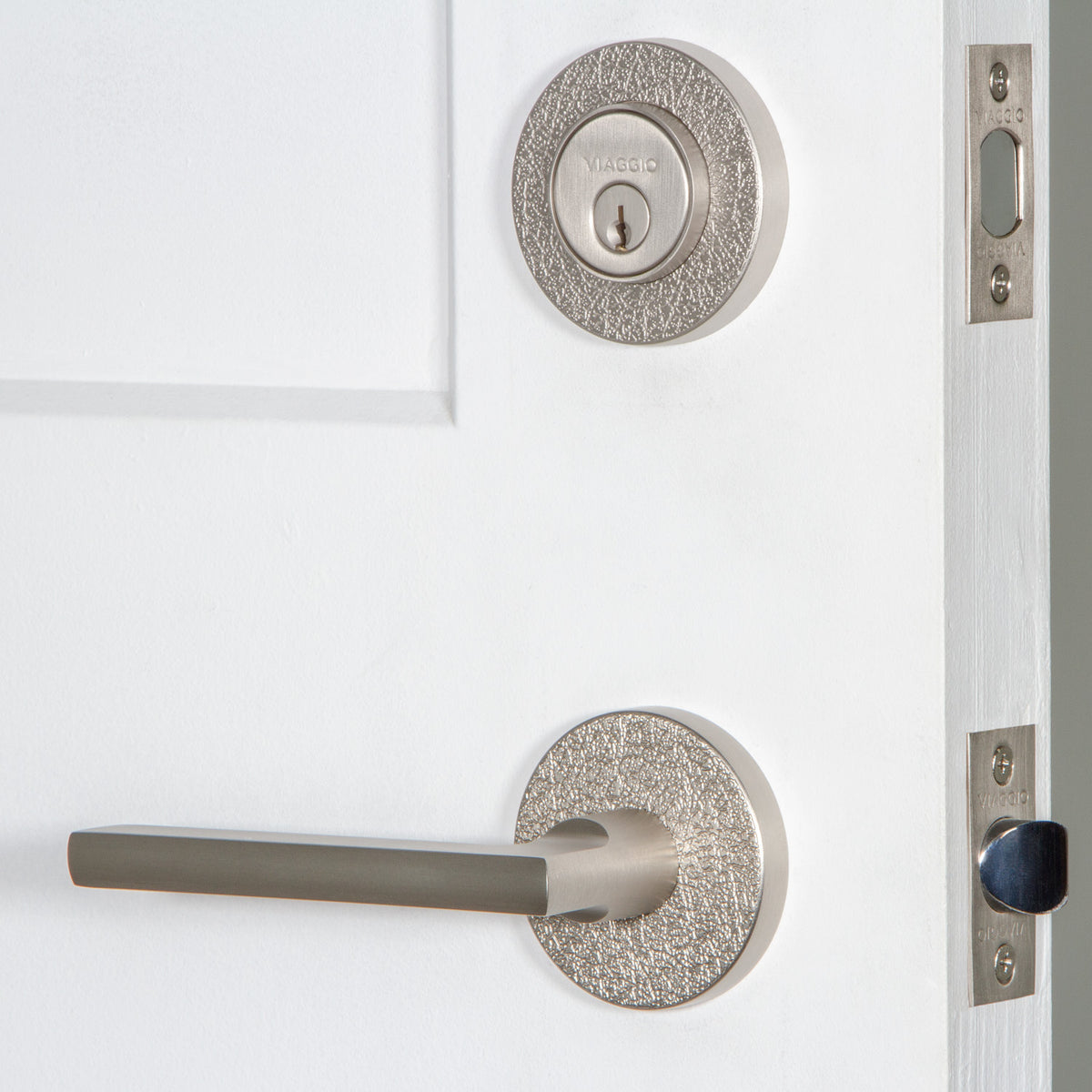 Circolo Leather Rosette Entry Set with Milano Lever in Satin Nickel