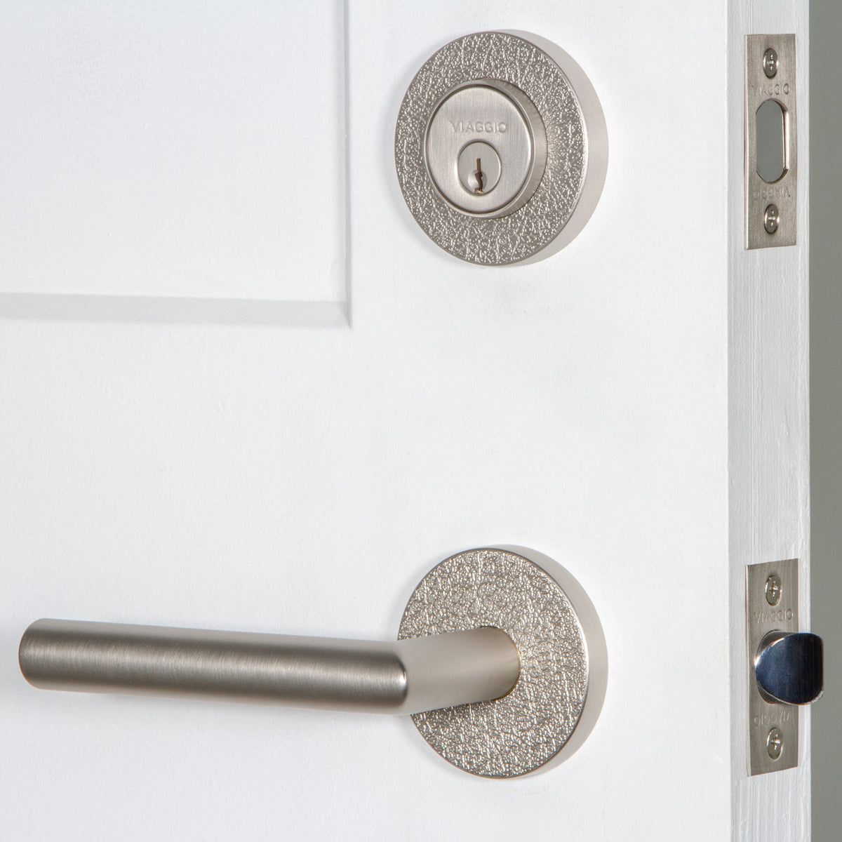 Circolo Leather Rosette Entry Set with Moderno Lever in Satin Nickel