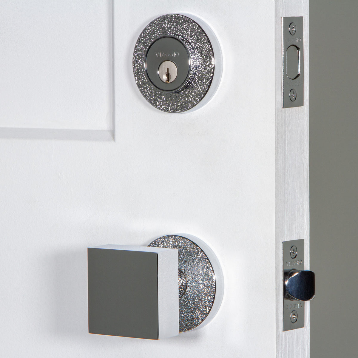 Circolo Leather Rosette Entry Set with Quadrato Knob in Bright Chrome