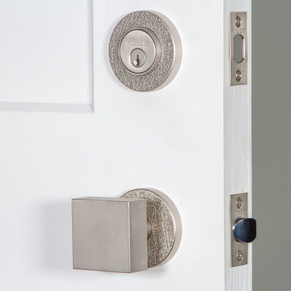 Circolo Leather Rosette Entry Set with Quadrato Knob in Satin Nickel