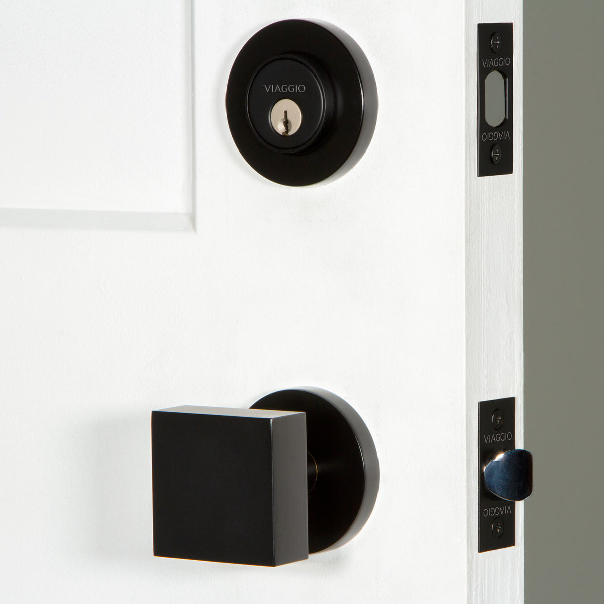 Circolo Rosette Entry Set with Quadrato Knob in Satin Black