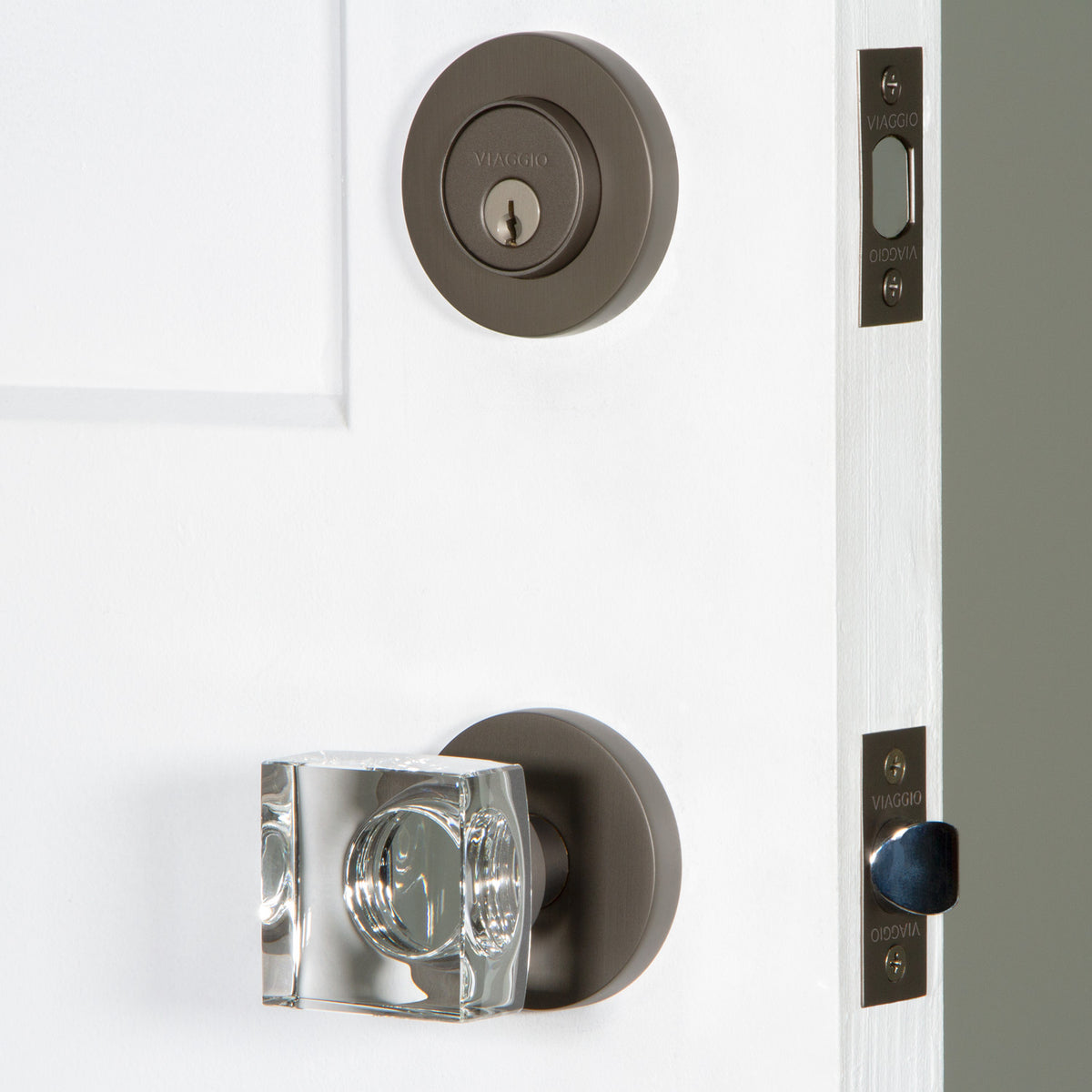 Circolo Rosette Entry Set with Quadrato Crystal Knob in Titanium Gray