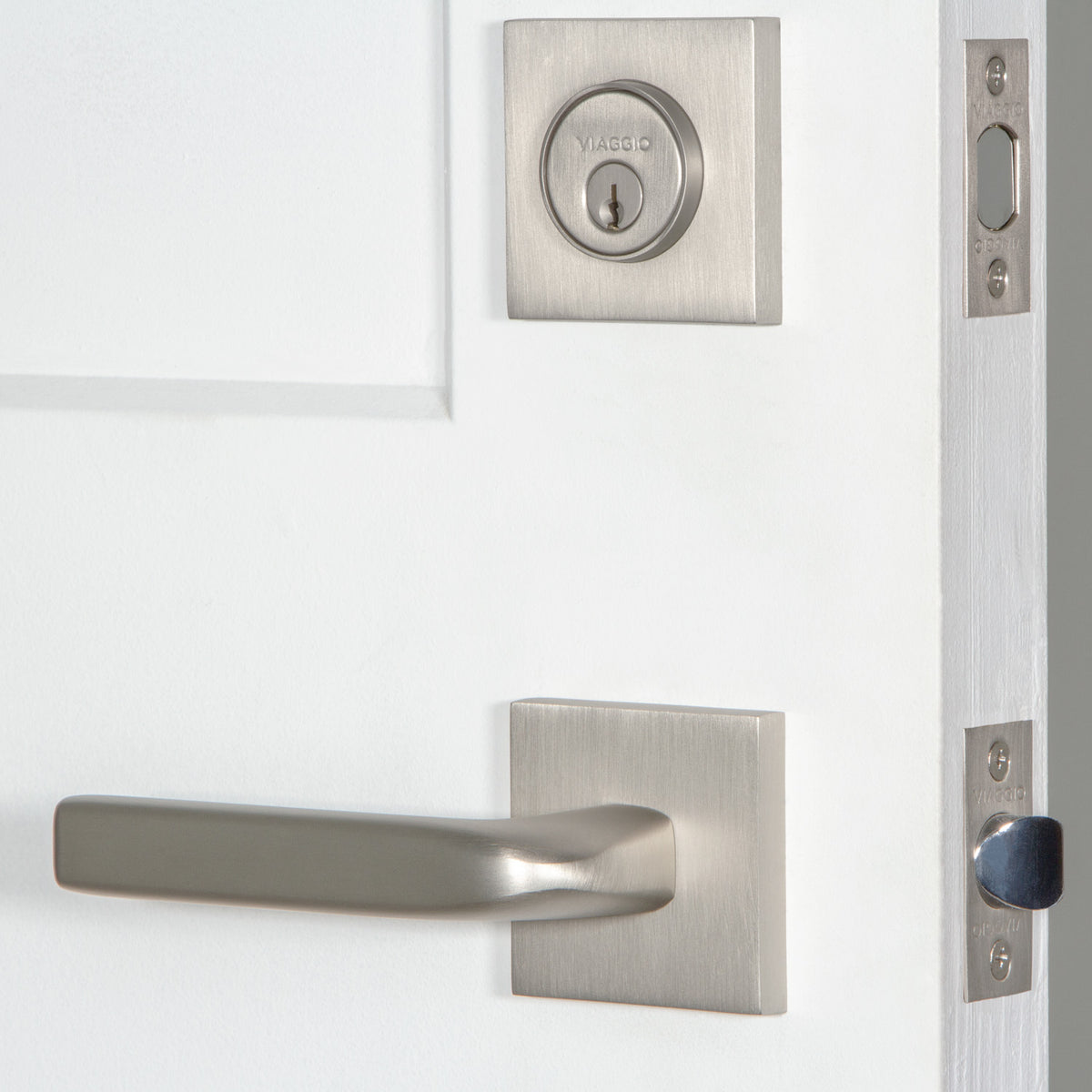 Quadrato Rosette Entry Set with Bella Lever in Satin Nickel