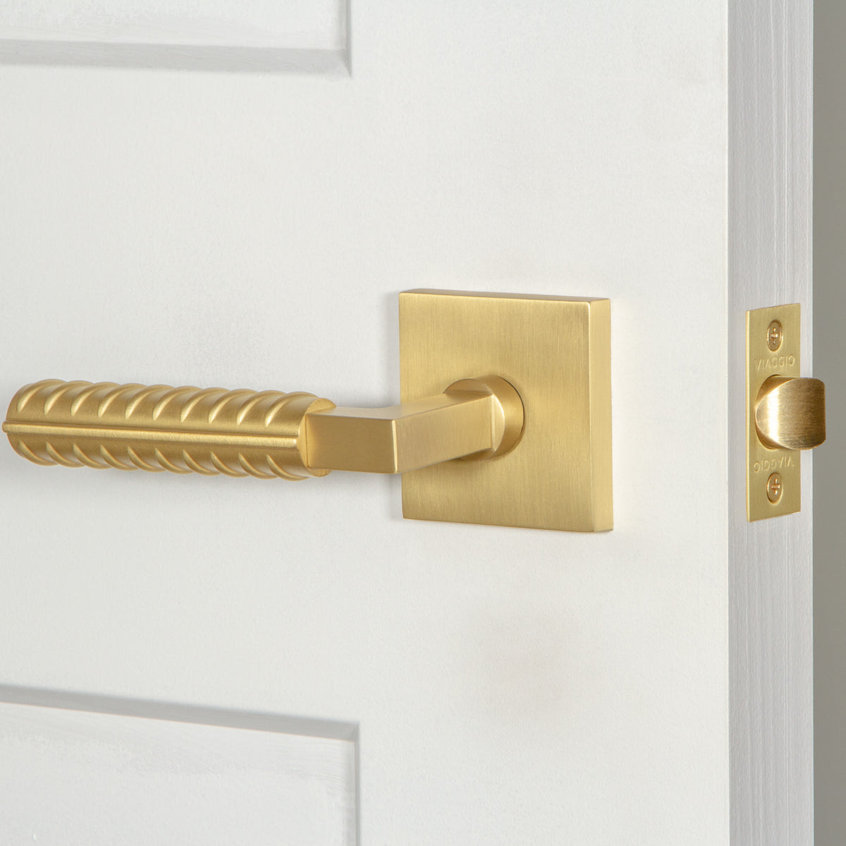 Quadrato Rosette with Contempo Rebar Lever in Satin Brass