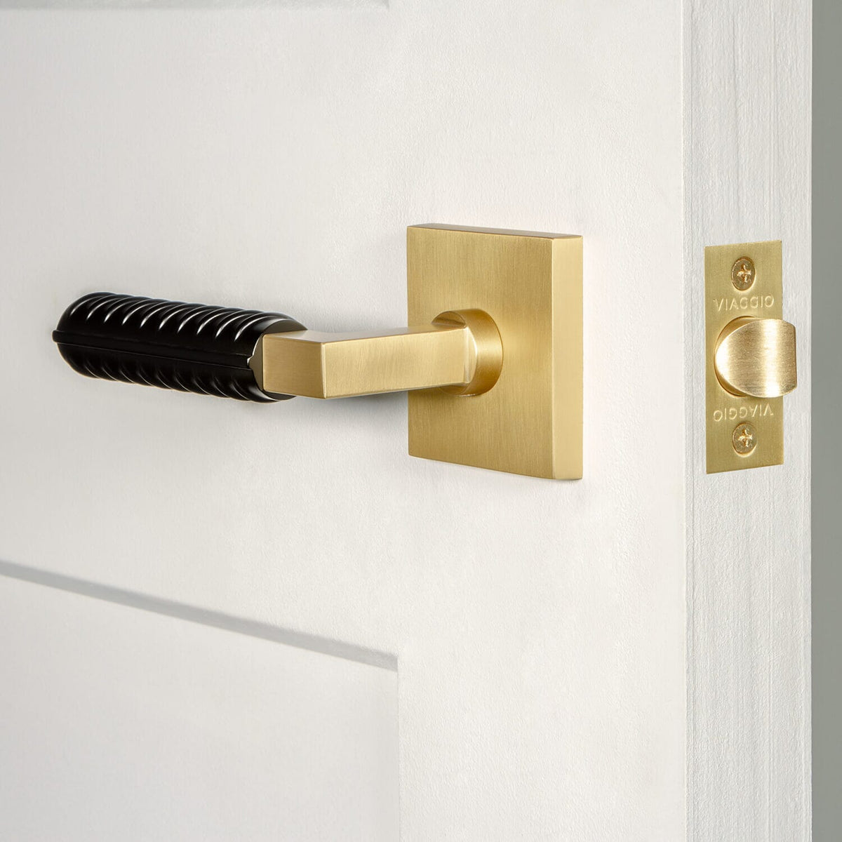 Quadrato Rosette in Satin Brass with Satin Black Contempo Rebar Lever