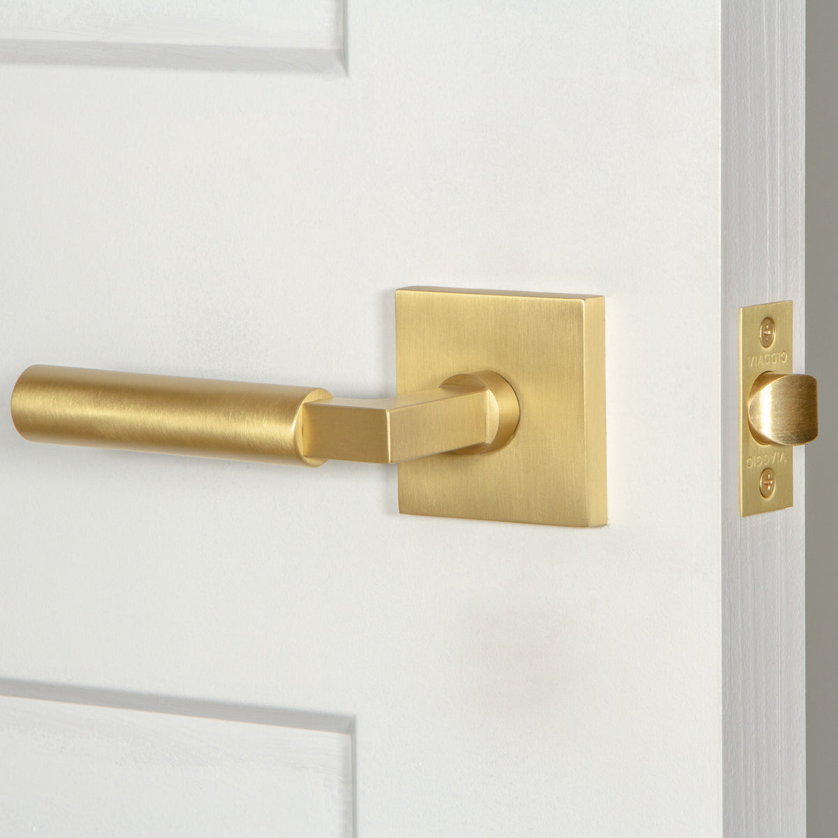 Quadrato Rosette with Contempo Lever in Satin Brass