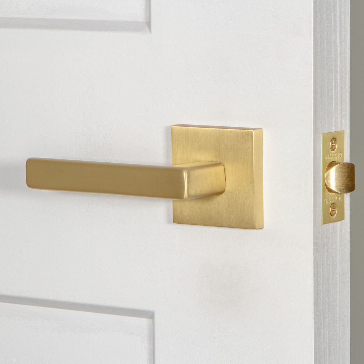 Quadrato Rosette with Lusso Lever in Satin Brass