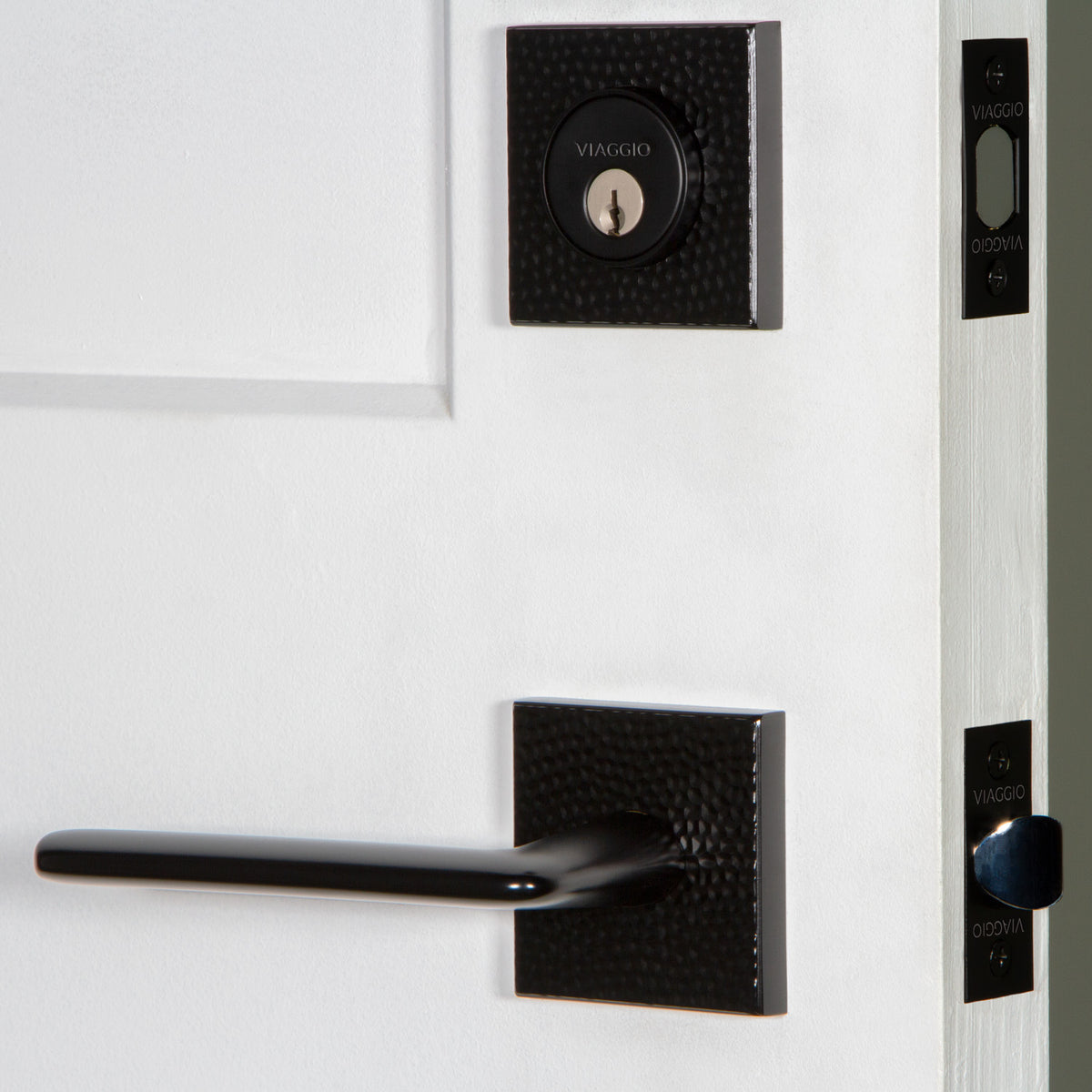 Quadrato Hammered Rosette Entry Set with Brezza Lever in Satin Black